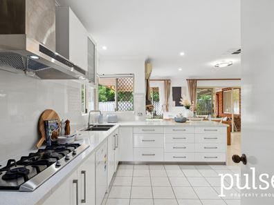 2/28 Edgecumbe Street, Como WA 6152