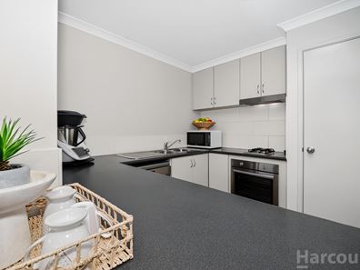4B Portrush Parade, Meadow Springs WA 6210