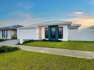 11 Laguna Way, Eglinton WA 6034
