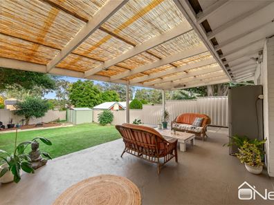 5 Caroline Street, Mount Nasura WA 6112