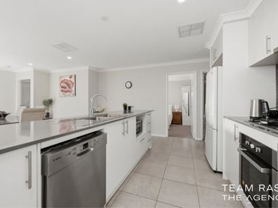4/11 Bakana Loop, Landsdale WA 6065