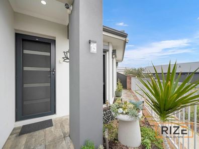 15 Forever Boulevard, Banksia Grove WA 6031