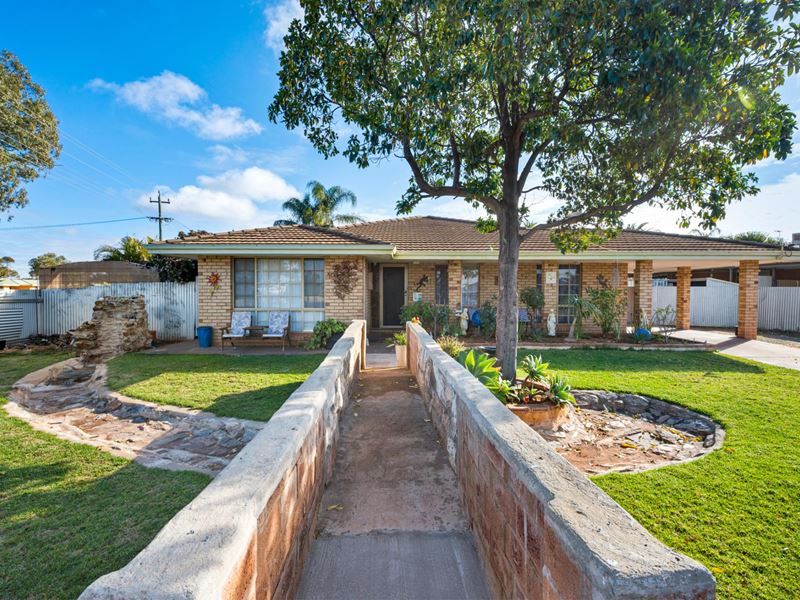 1 Compton Court, Hannans WA 6430