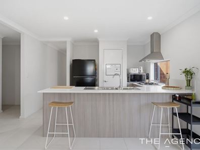 43 Alverstone Boulevard, Lakelands WA 6180