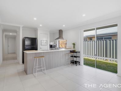43 Alverstone Boulevard, Lakelands WA 6180