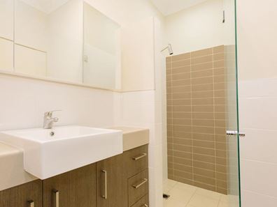 9/2 Walter Road West, Inglewood WA 6052