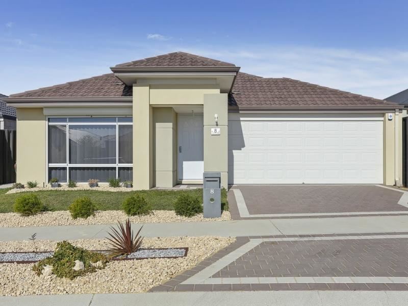 8 Lustre Rd, Eglinton WA 6034