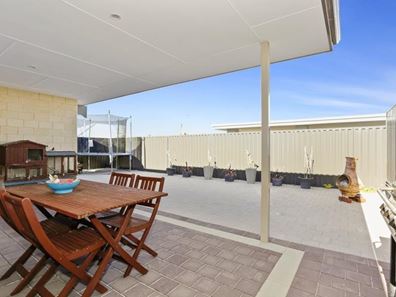 8 Lustre Rd, Eglinton WA 6034