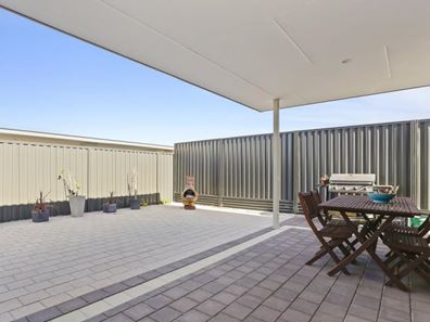 8 Lustre Rd, Eglinton WA 6034