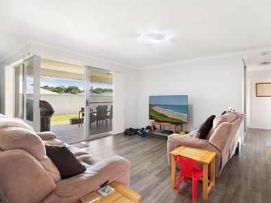 15 Topsail Street, Drummond Cove WA 6532
