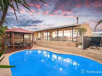 5 Bluewater Close, Drummond Cove WA 6532