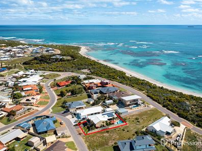 5 Bluewater Close, Drummond Cove WA 6532