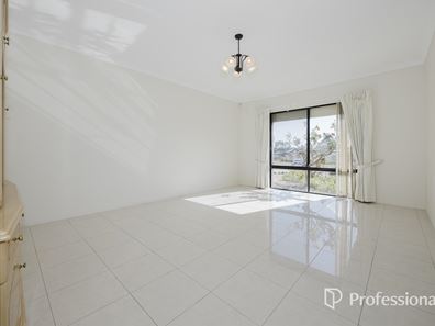 12 Auburn Close, Marangaroo WA 6064