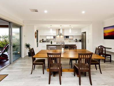 8 Sunset View, Wannanup WA 6210