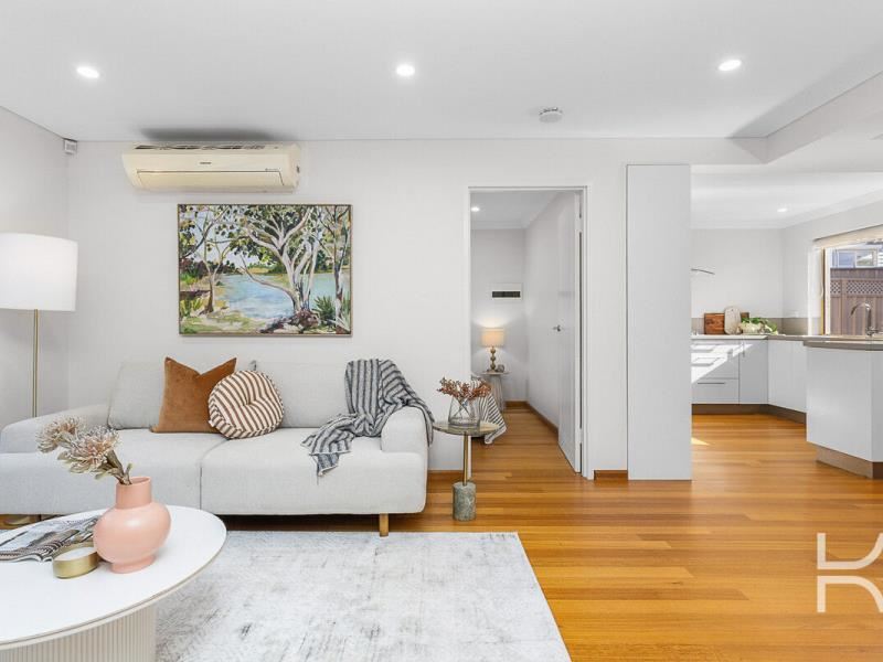 8/9 Westbury Crescent, Bicton