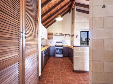 19 Tangadee Road, Golden Bay WA 6174