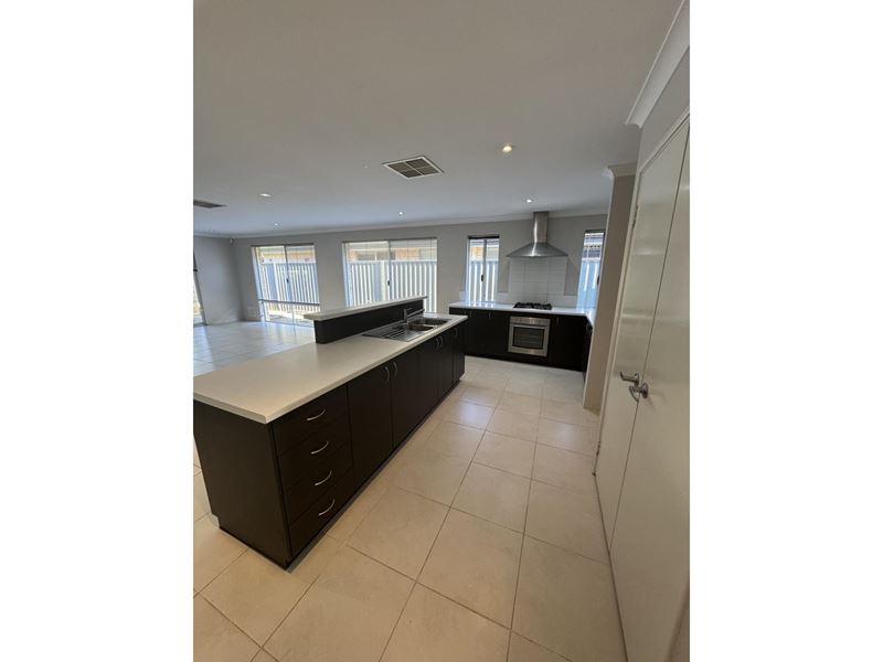 17 Kate Link, Piara Waters WA 6112