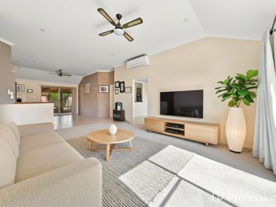 5 Waterfront Circle, Drummond Cove WA 6532