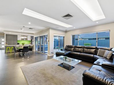 8 Whitehart Entrance, Aveley WA 6069
