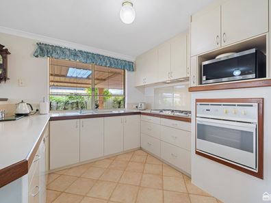 10 Kerrison Parade, Seville Grove WA 6112