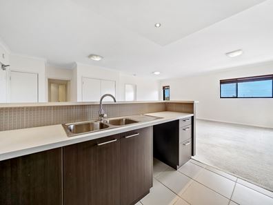 52/2 Stockton Bend, Cockburn Central WA 6164