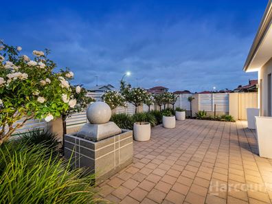 18 Cuvier Place, San Remo WA 6210