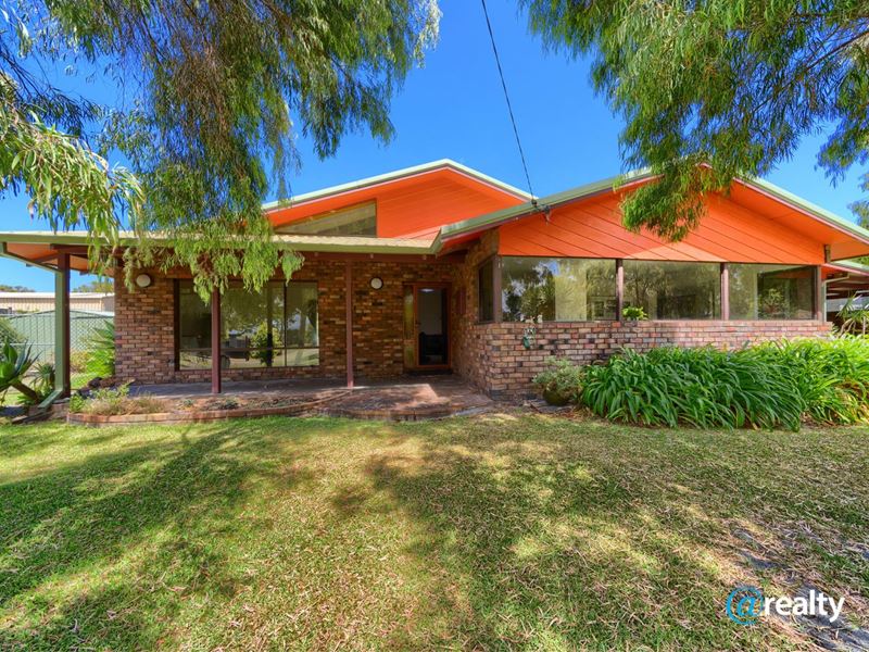 8 Marine Terrace, Little Grove