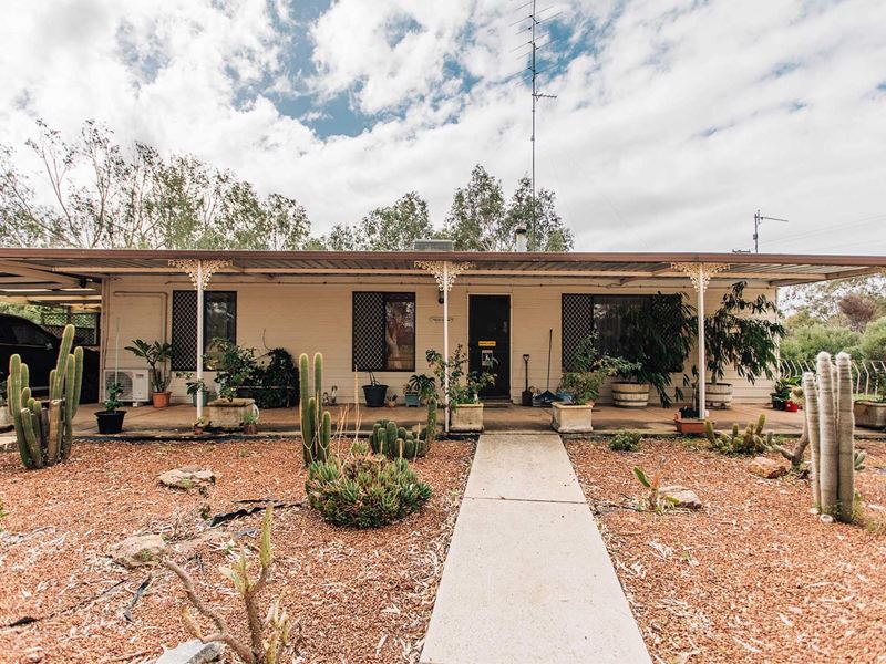 9 Main Camp Road, York