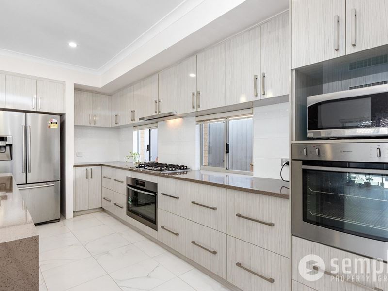 36 Davenport Approach, Wandi