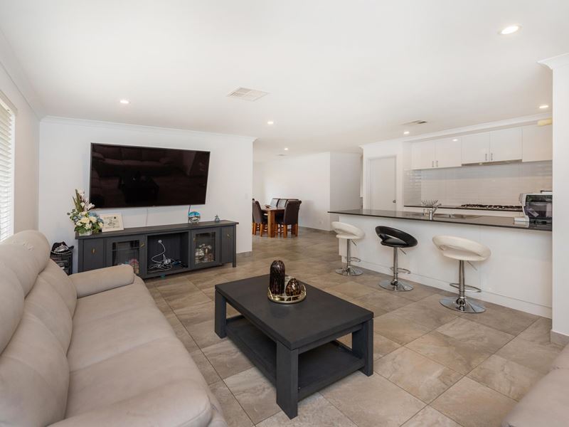62 Windermere Boulevard, Aveley