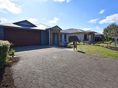 26 Courbette Way, The Vines WA 6069