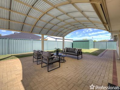 4 Menangal Way, Forrestfield WA 6058