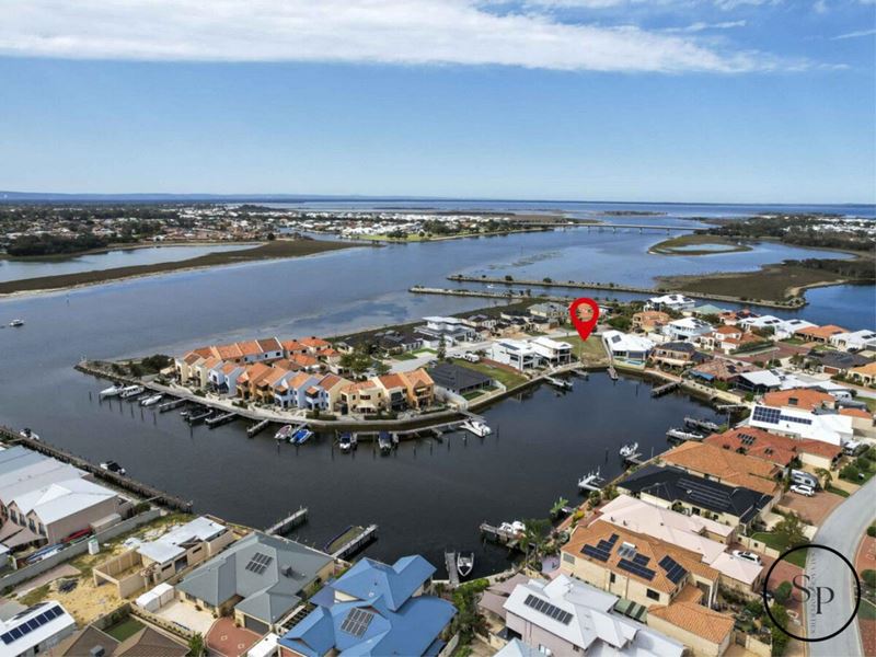 30 Rialto Place, Halls Head