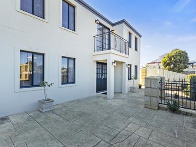 11 Palace Way, Currambine WA 6028