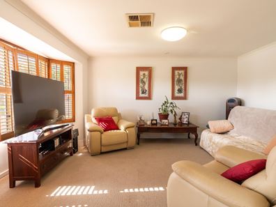 17 Timberlane Loop, Cooloongup WA 6168