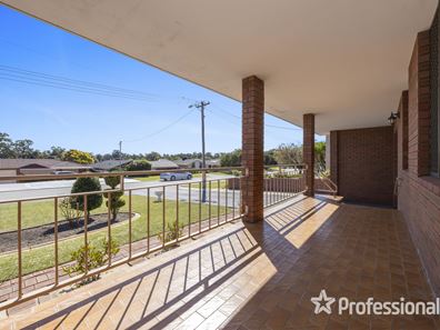 12 Brookland Crescent, Marangaroo WA 6064