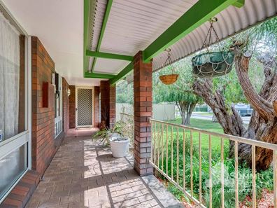 5 Roscommon Place, Withers WA 6230