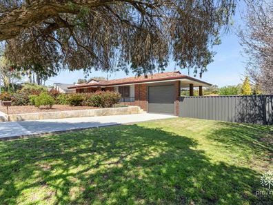 8 Alexander Close, Lesmurdie WA 6076