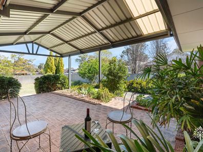 8 Alexander Close, Lesmurdie WA 6076