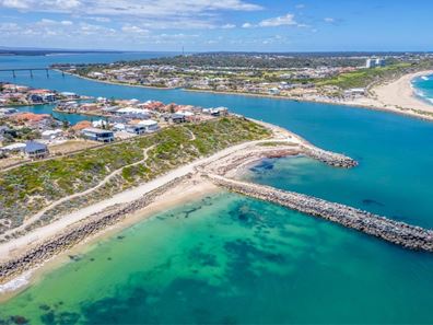 38 Abrolhos Quays, Wannanup WA 6210