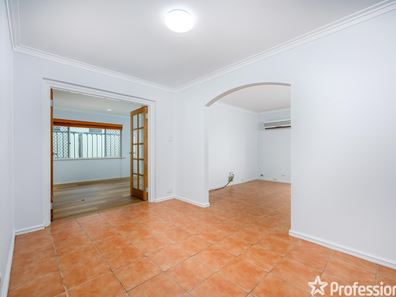 25 Knowle Way, Warnbro WA 6169