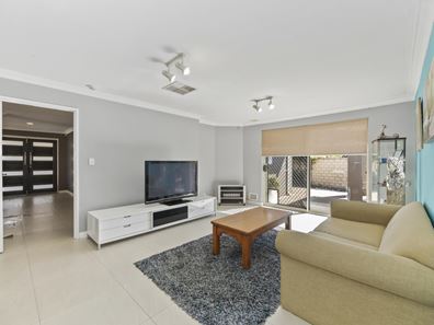 4 Oakwood Court, Currambine WA 6028