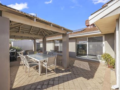 4 Oakwood Court, Currambine WA 6028