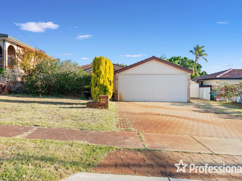 32 Napier Road, Marangaroo WA 6064