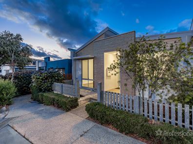 13 Broach Way, Alkimos WA 6038