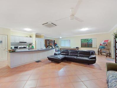 8 Barnett Way, Baynton WA 6714