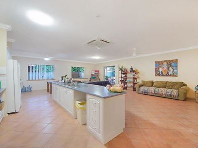 8 Barnett Way, Baynton WA 6714