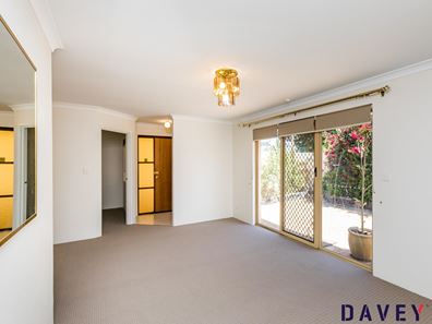 2 Auborough Street, Doubleview WA 6018