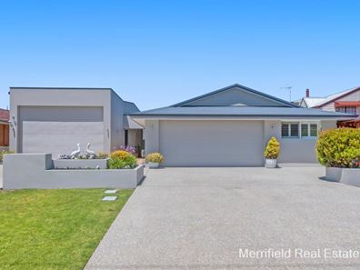 179 Bay View Drive, Little Grove WA 6330