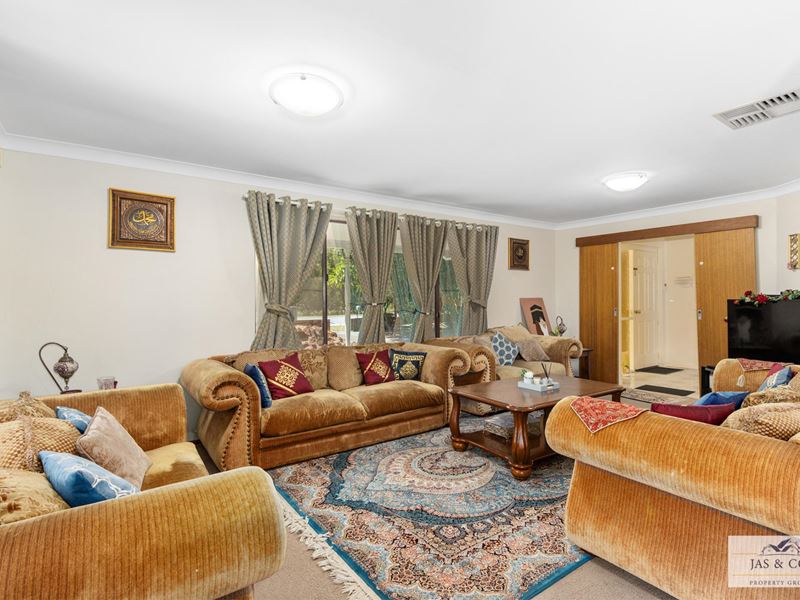 74 Connemara Drive, Thornlie WA 6108